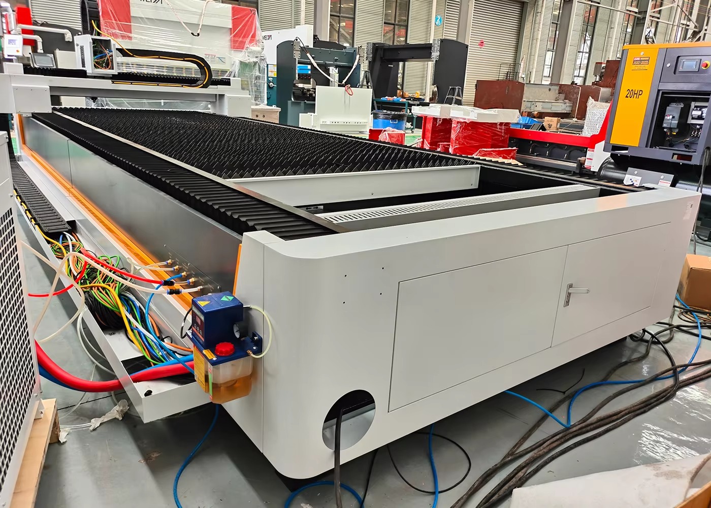 高品質6kW産業用CNCファイバーレーザー切断機（金属材料加 - Quality Industrial Laser Cutting のレビューと価格